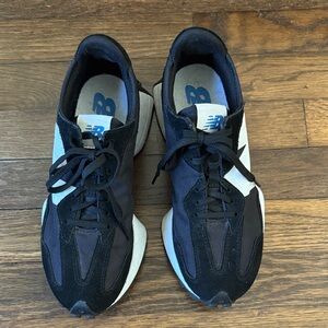 New Balance Black and White 327 Sz 7.5